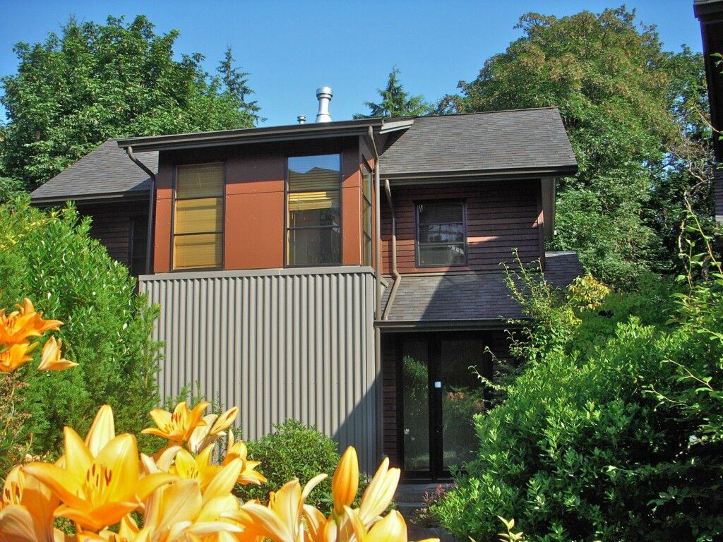 Property Photo:  866 NE Vineyard Lane  WA 98110 