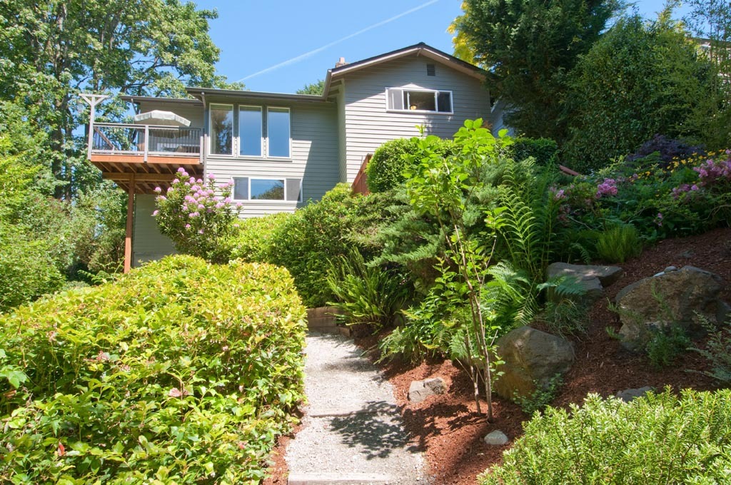 Property Photo:  1745 NE 103rd St  WA 98125 