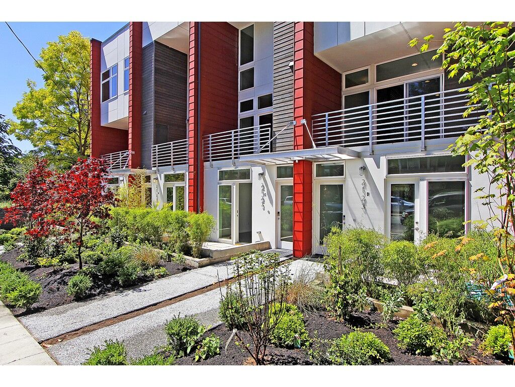 Property Photo: 2123 10th Ave W C WA 98119