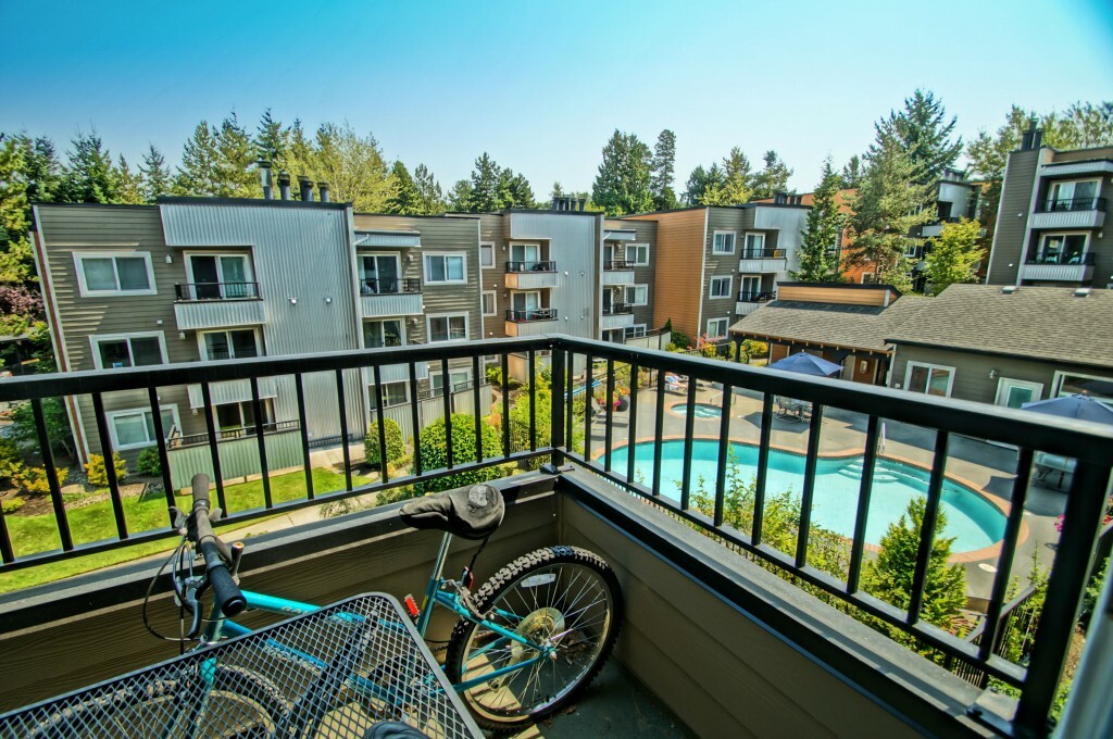 Property Photo: 718 Kirkland Cir B302 WA 98033