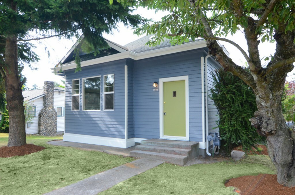 Property Photo:  1700 15th St  WA 98337 