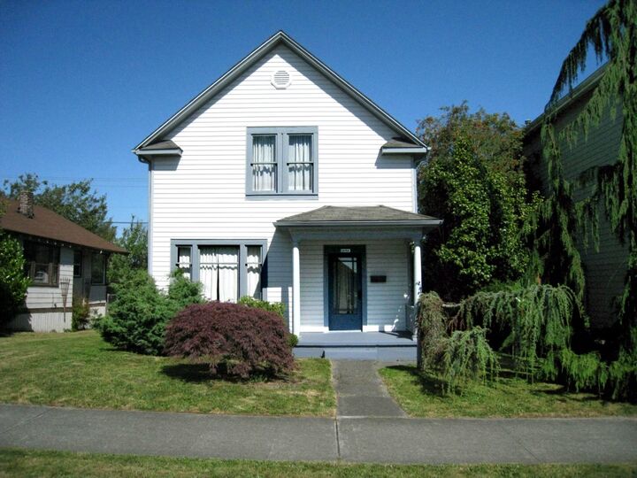 Property Photo:  3221 Rockefeller Ave  WA 98201 