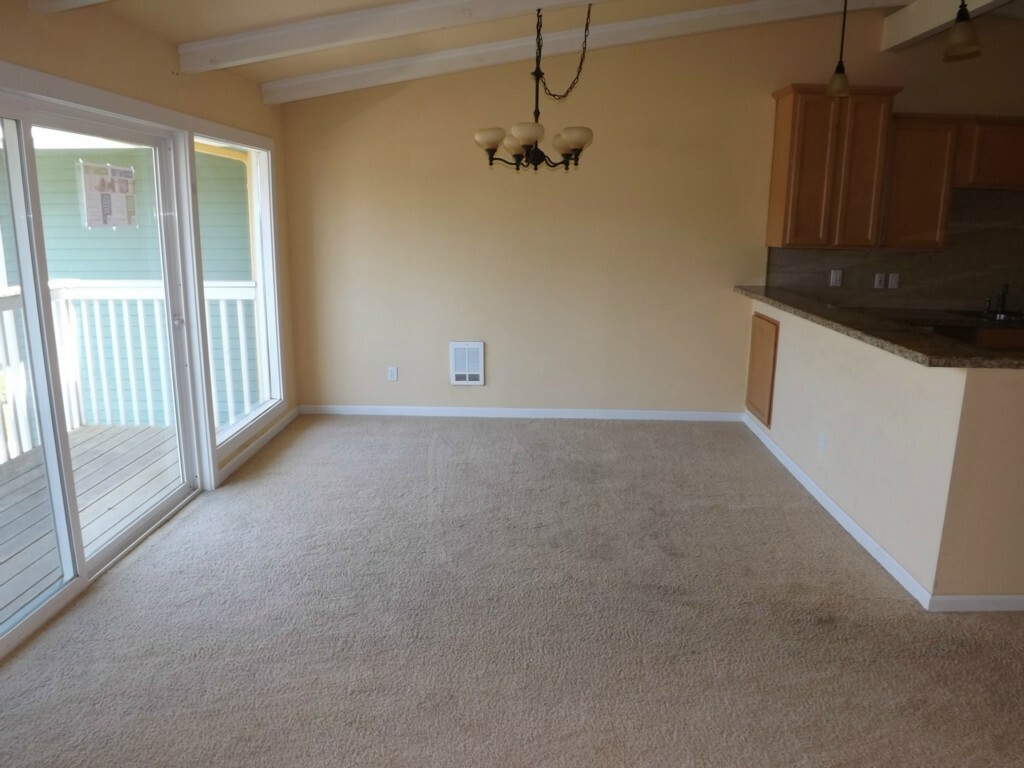 Property Photo: 1302 N 6th St 6 WA 98403