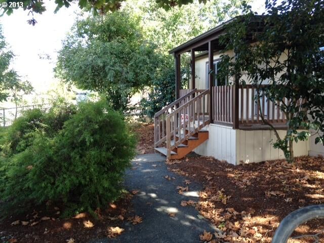 Property Photo: 3582 Elmira Rd OR 97402
