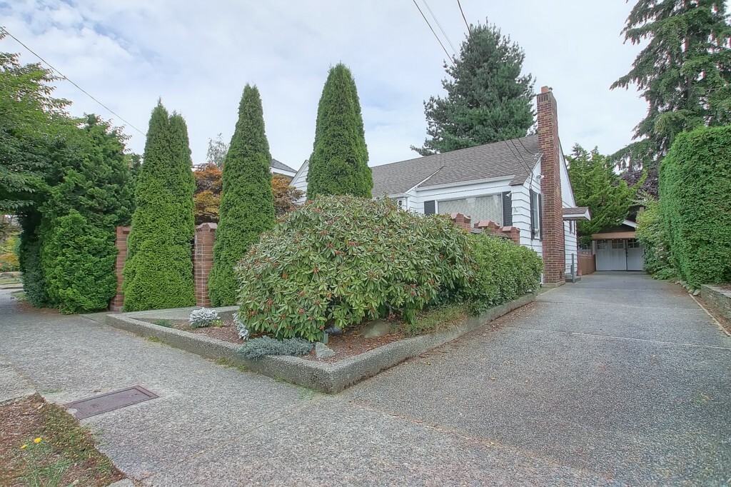 Property Photo:  6834 31st Ave NE  WA 98115 