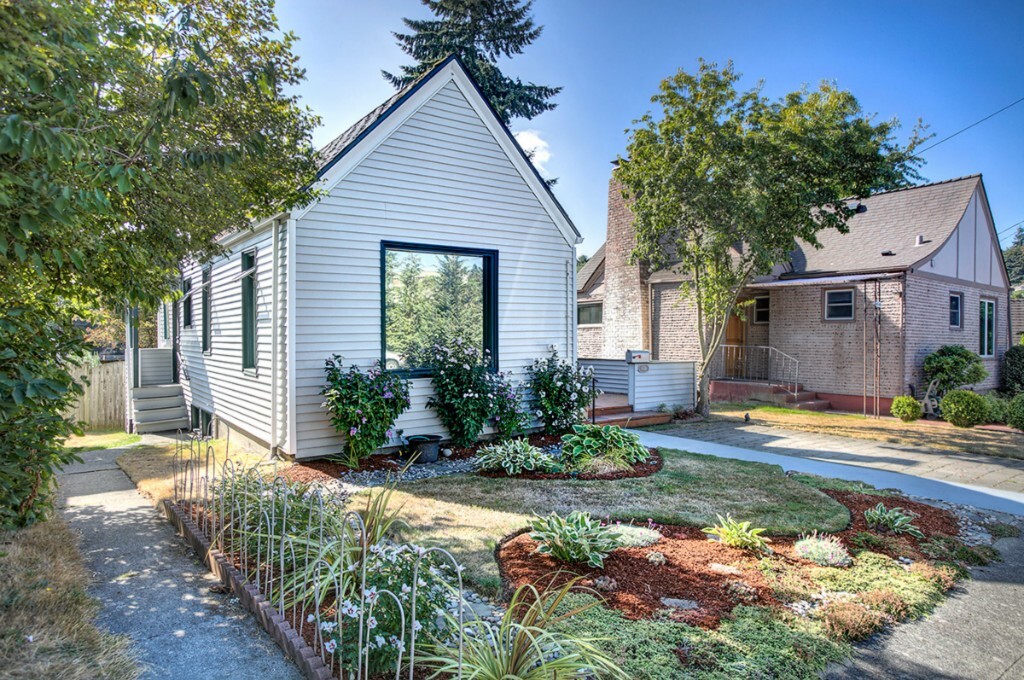 Property Photo: 6516 Linden Ave N WA 98103