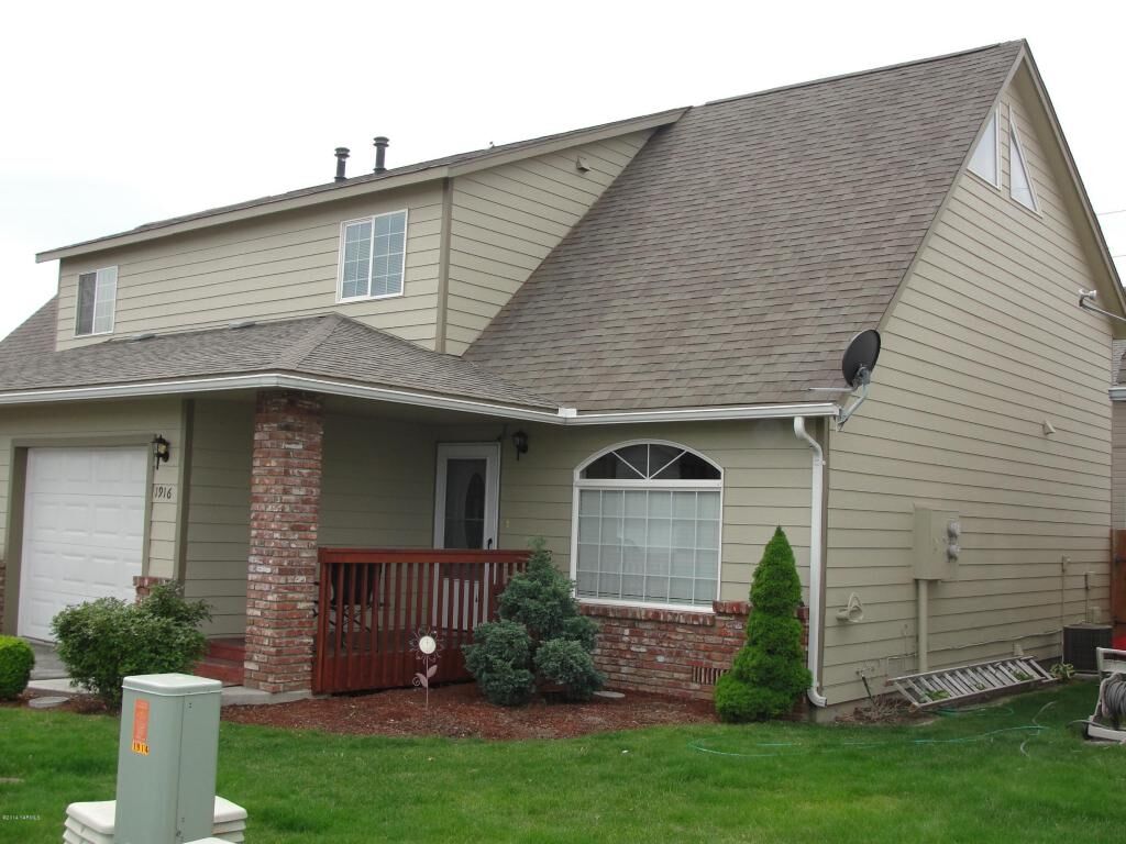 Property Photo: 1916 Royal Palm Ave WA 98903