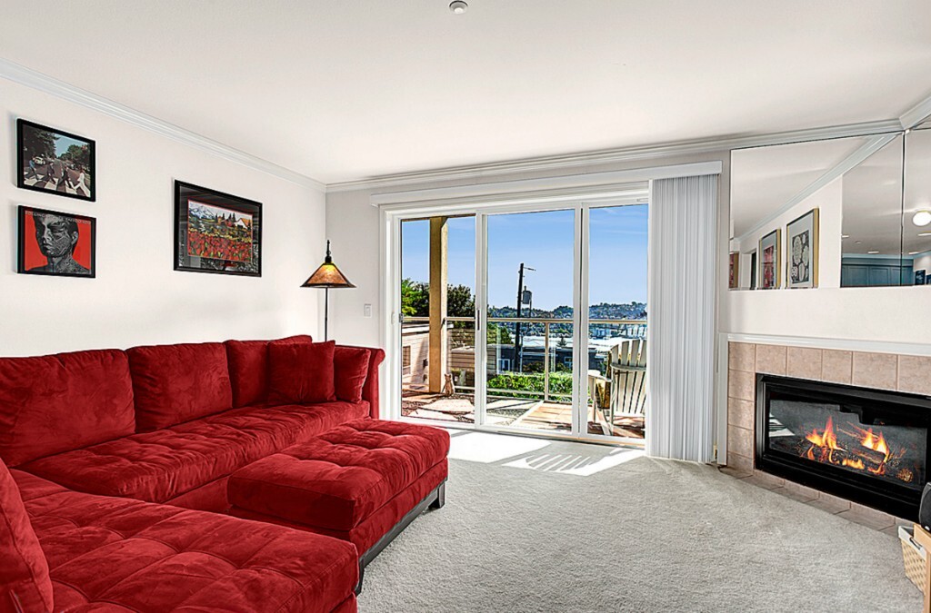 Property Photo: 559 McGraw St 303 WA 98109