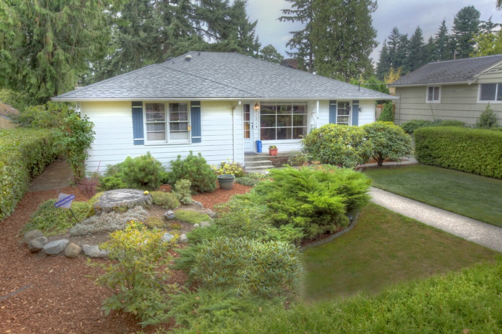 Property Photo:  2121 N 160th St  WA 98133 