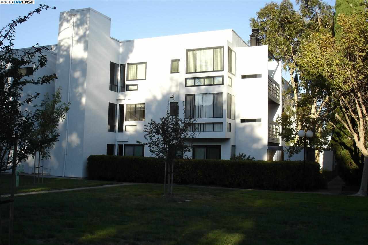 Property Photo:  910 Beach Park Blvd #102  CA 94404-3230 