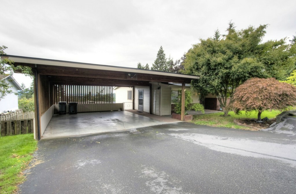 Property Photo: 1508 35th St WA 98229