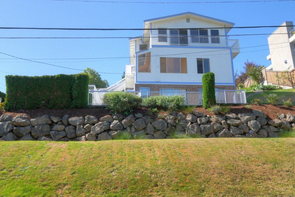 Property Photo: 305 25th Ave E WA 98112