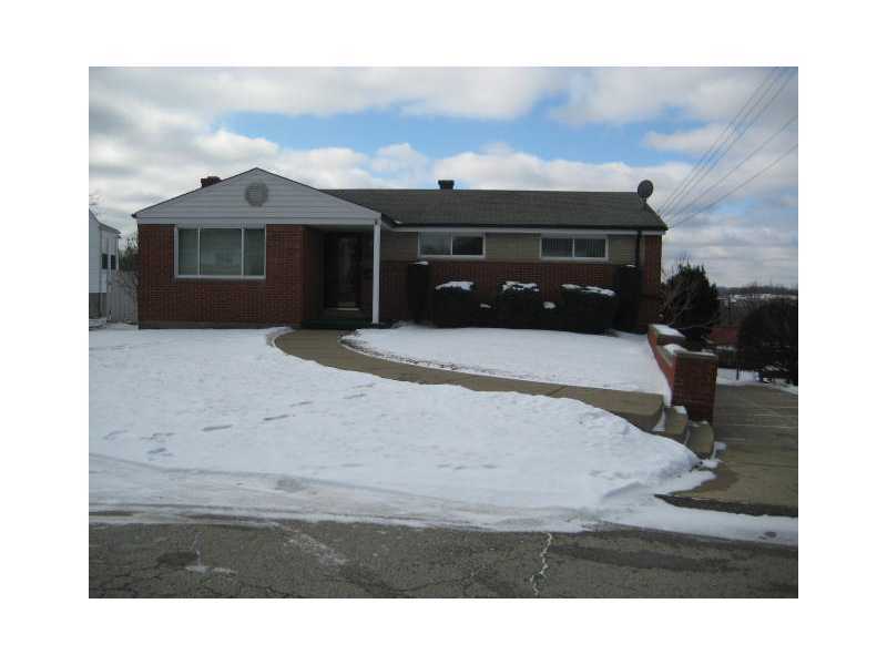 Property Photo:  213 Hillary Drive  PA 15147 