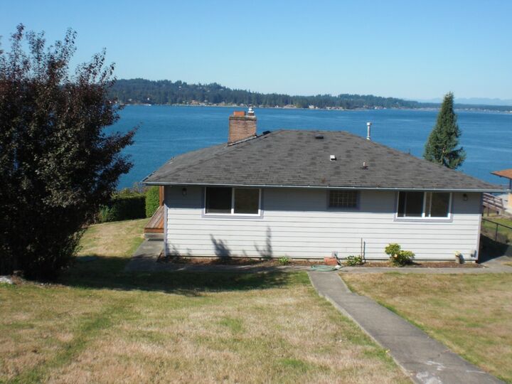 Property Photo: 506 42nd Ave NW WA 98335