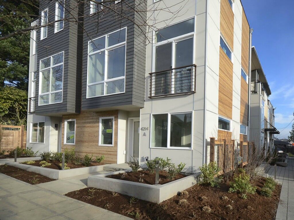 Property Photo:  4212C Linden Ave N  WA 98103 