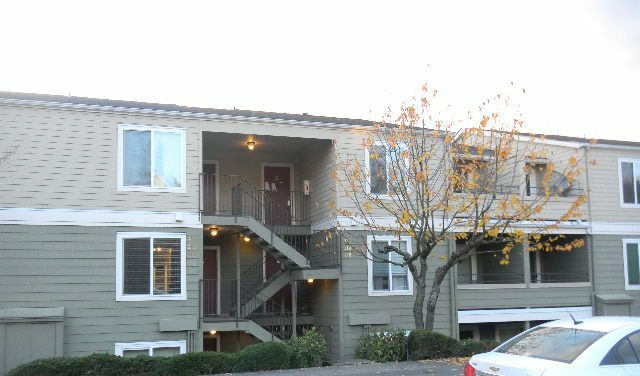 Property Photo:  3233 NE 12th St 110  WA 98056 