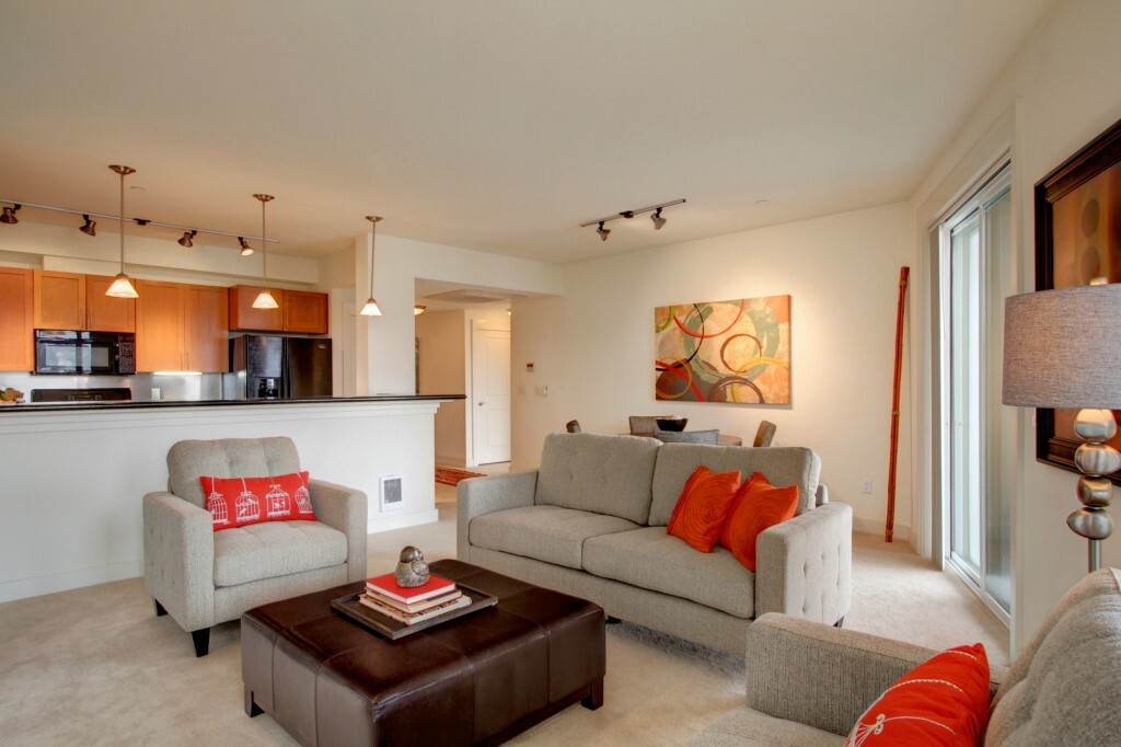 Property Photo: 3217 Eastlake Ave E 205 WA 98102