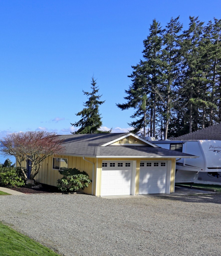 Property Photo: 1655 Country Club Dr WA 98282