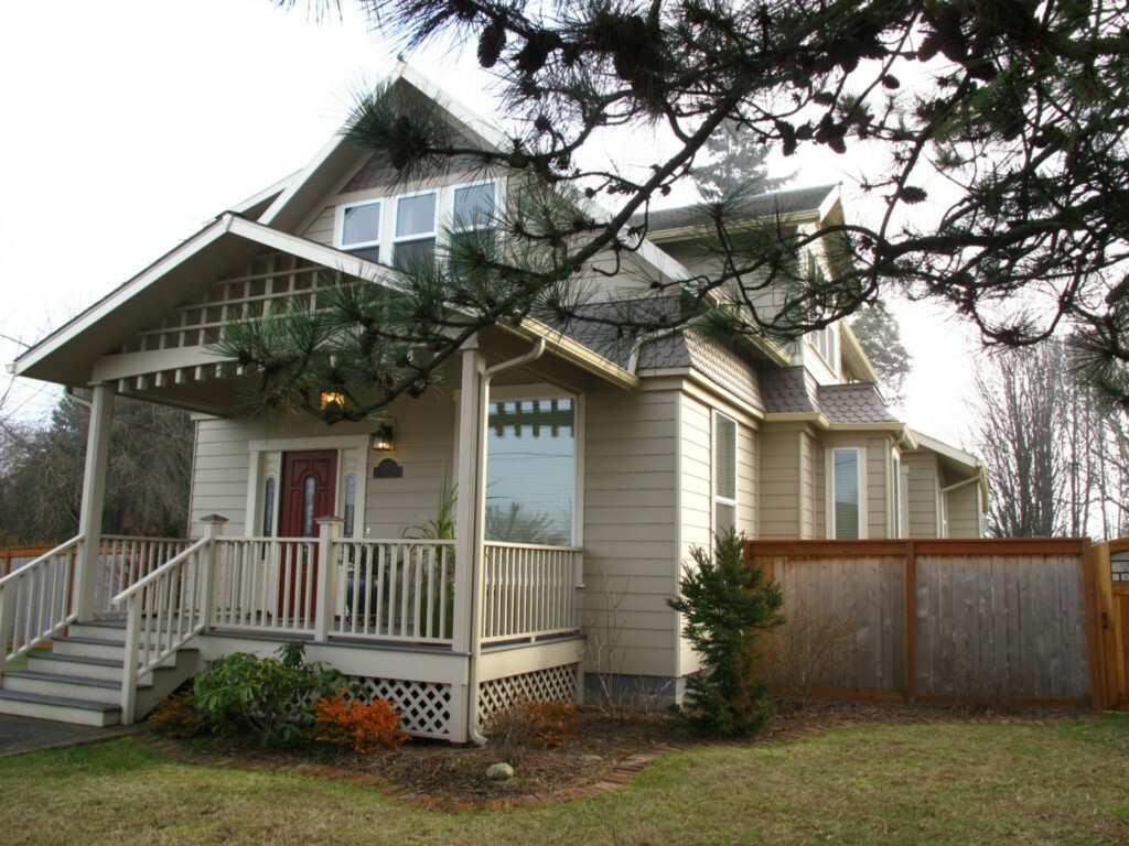 Property Photo:  703 S Pine St  WA 98362 