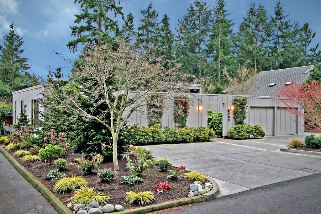 Property Photo: 8741 Island Heights Lane WA 98040