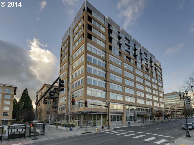 Property Photo:  700 Washington St 925  WA 98660 