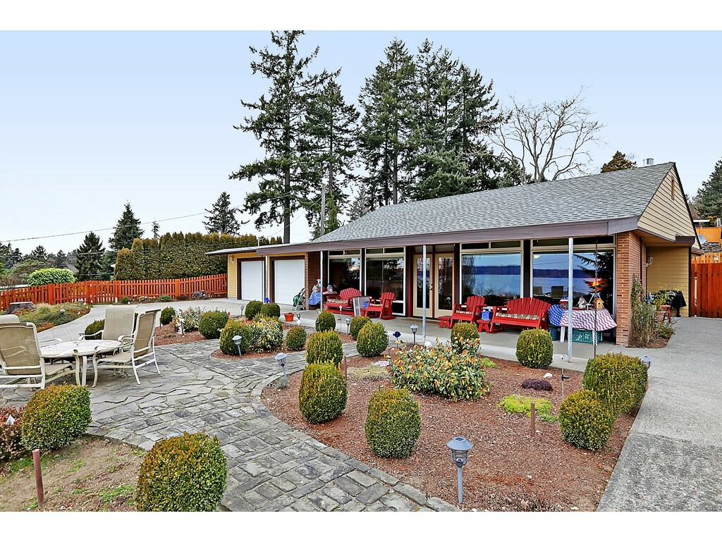 Property Photo:  11920 Marine View Dr SW  WA 98146 