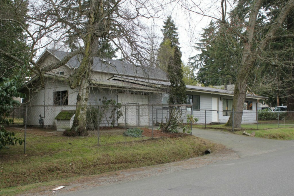 Property Photo:  13503 Densmore Ave N  WA 98133 