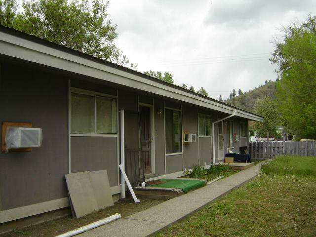 Property Photo:  440 8th Ave W  WA 99141 