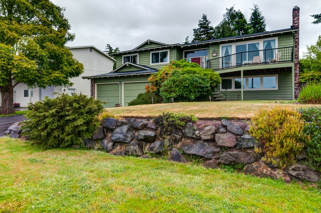 Property Photo:  1033 8th Avenue S  WA 98020 