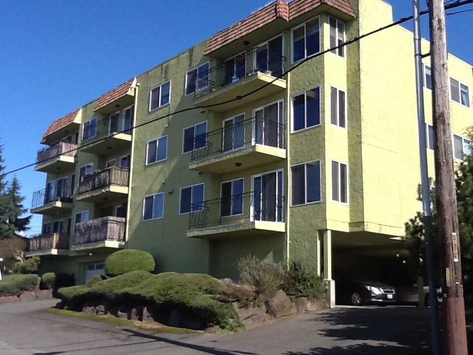 Property Photo: 10110 Greenwood Avenue N 302 WA 98133