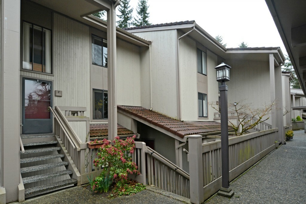 Property Photo:  13730 15th Avenue NE F-204  WA 98125 