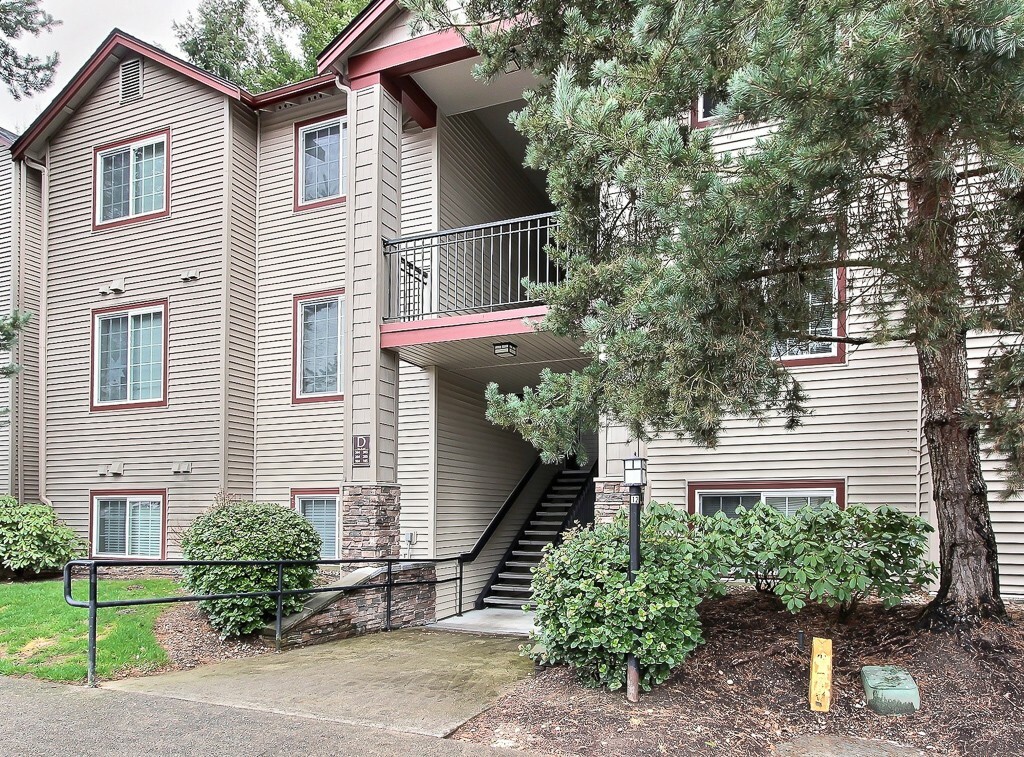 Property Photo:  25025 SE Klahanie Boulevard D305  WA 98029 