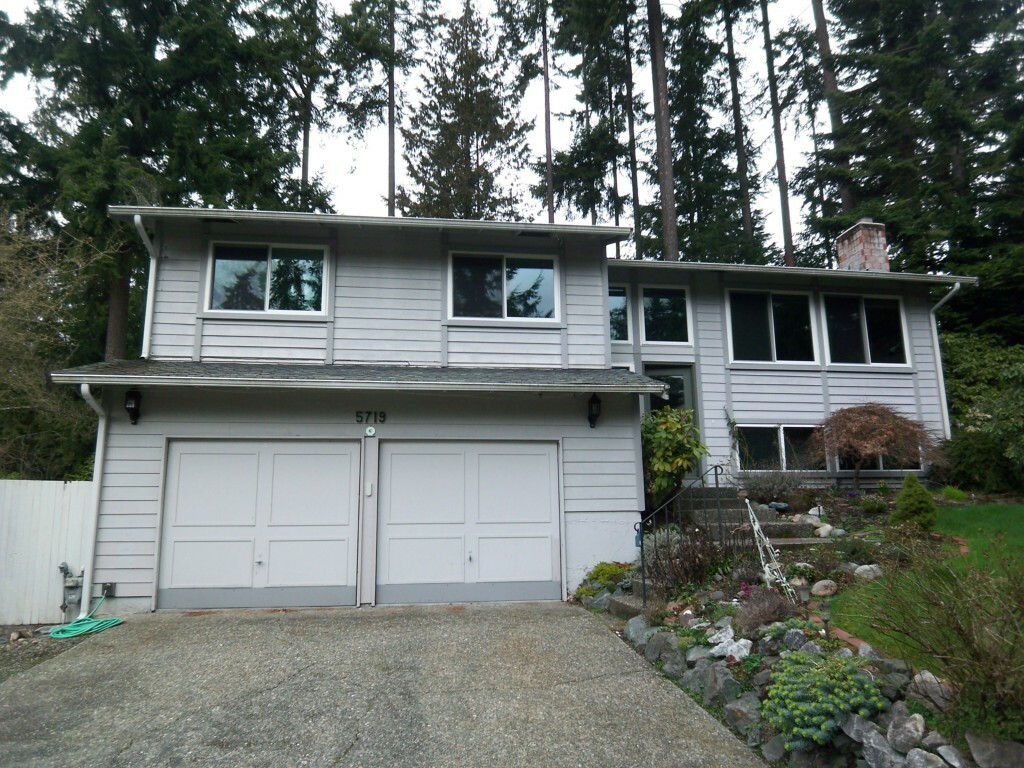 Property Photo:  5719 145th Place SW  WA 98026 