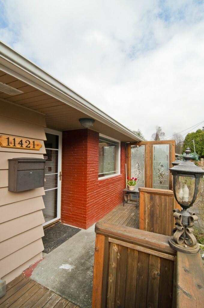 Property Photo:  11421 30th Place SW  WA 98146 