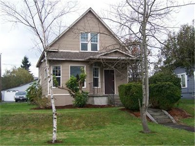 Property Photo:  2418 Chestnut Street  WA 98201 