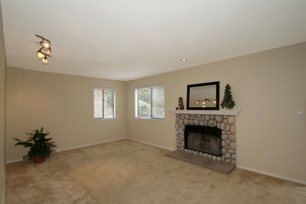 Property Photo:  455 Newport Way NW 101  WA 98027 