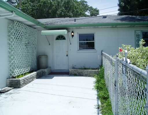 Property Photo: 5305 15th Street Court E FL 34203