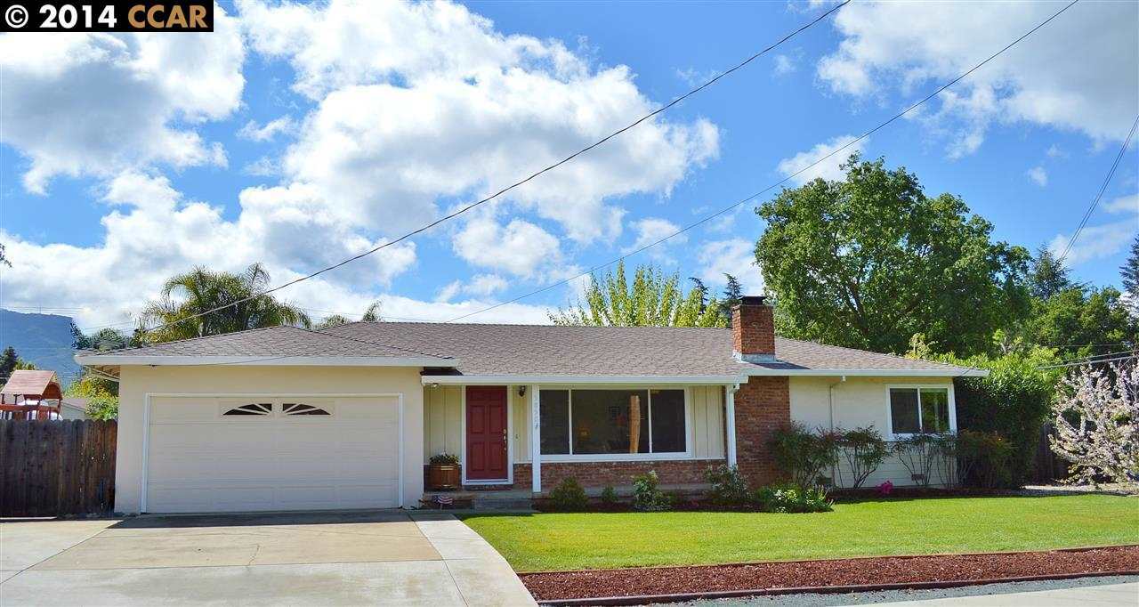 Property Photo: 5850 Four Oaks Ln CA 94517
