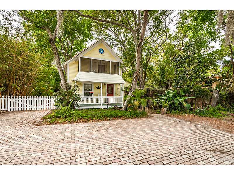 Property Photo:  27 Lemon Street  FL 34683 