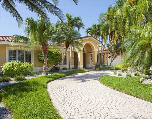 Property Photo: 422 55th Ave FL 33706