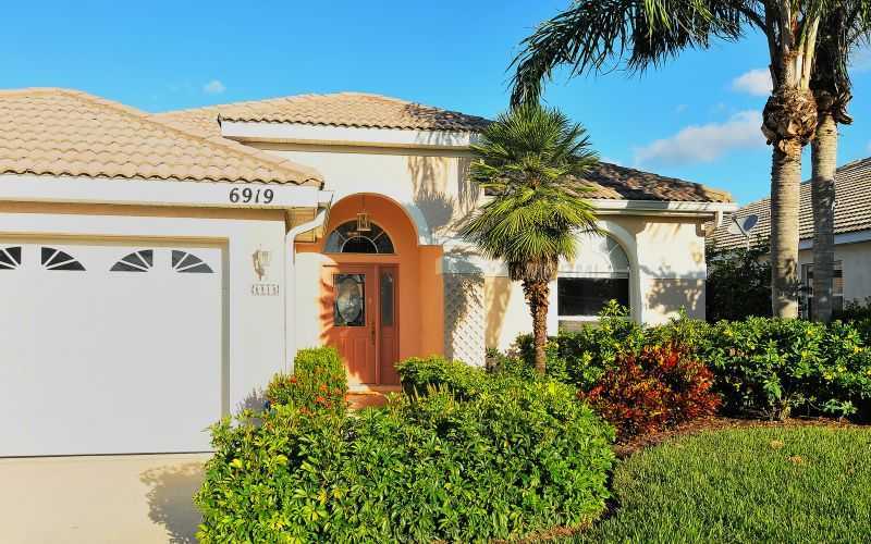 Property Photo:  6919 Superior Street Circle  FL 34243 