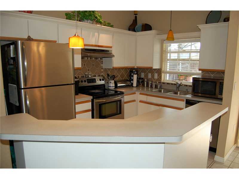 Property Photo: 114 35th Avenue N FL 33704