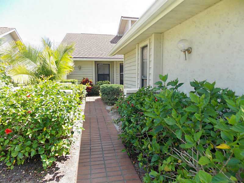 Property Photo:  3605 Avenida Madera B  FL 34210 