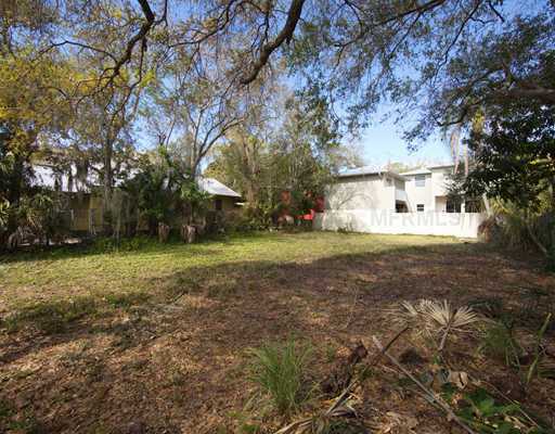 Property Photo:  1717 Oak Street  FL 34236 