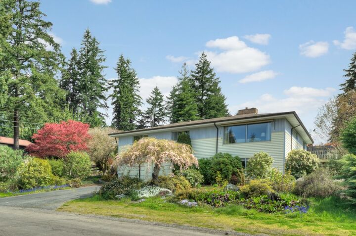 Property Photo: 605 N 178th Street WA 98133
