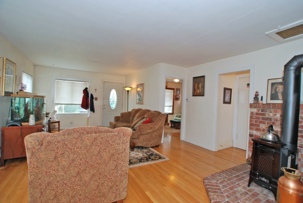 Property Photo: 111 F St SE WA 98002