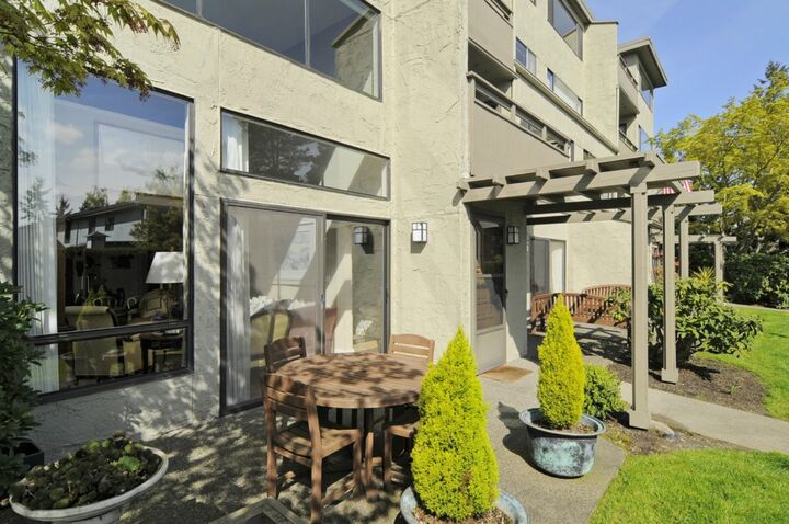 5823 NE Parkpoint Dr 103  Seattle WA 98115 photo