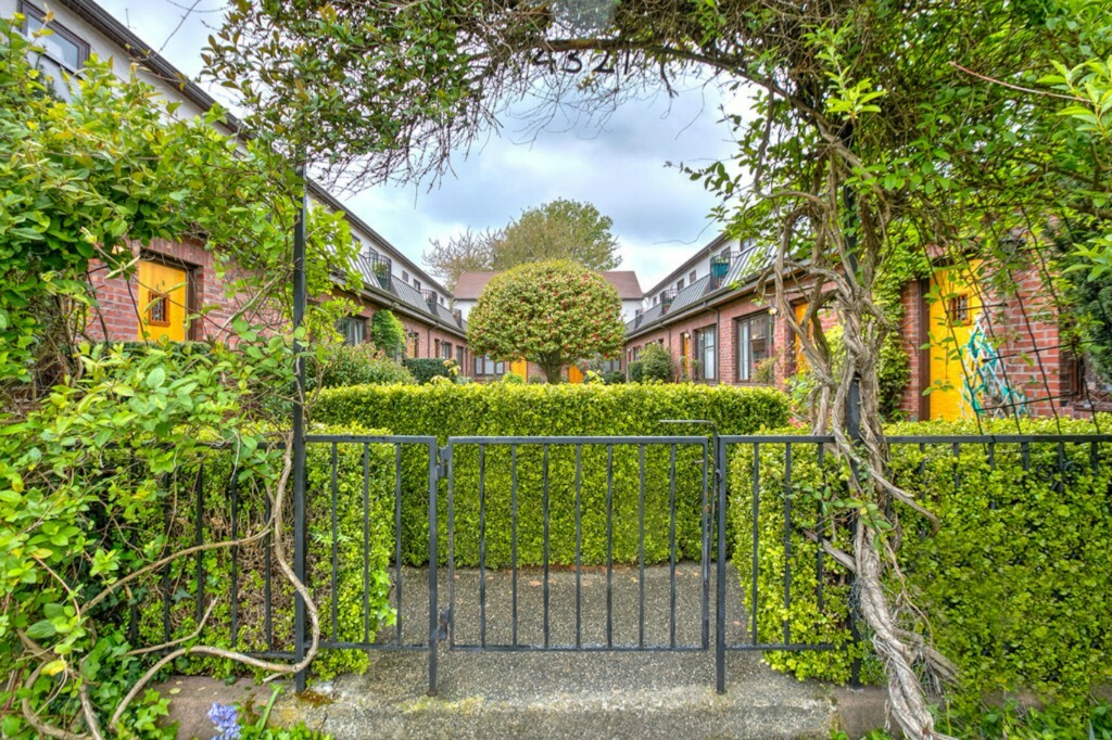Property Photo: 4321 Linden Ave N B WA 98103