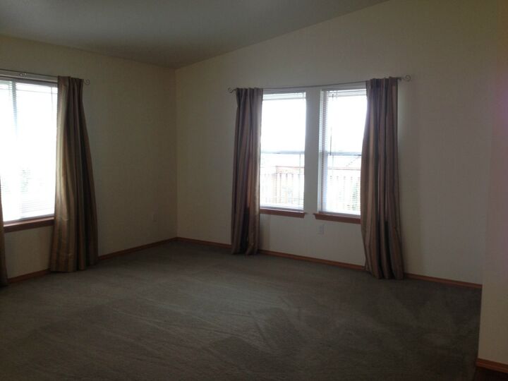 Property Photo:  1111 Dickinson Ave  WA 98584 