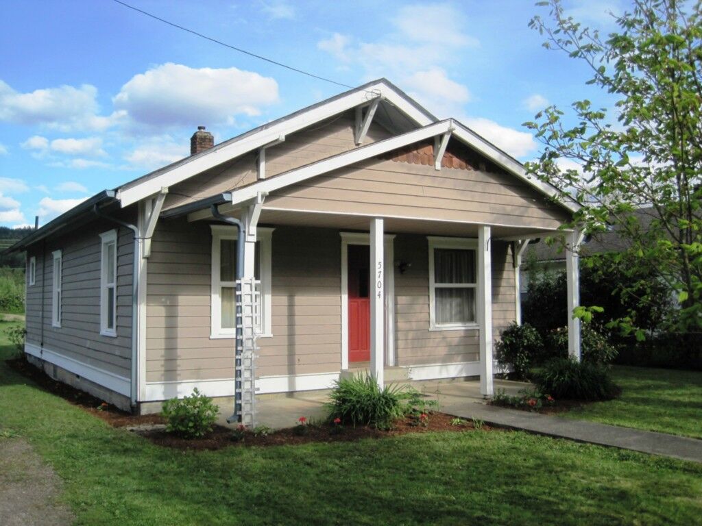 Property Photo: 5704 322nd Avenue NE WA 98014